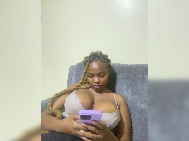 Curvy-maxy9's BongaCams show and profile