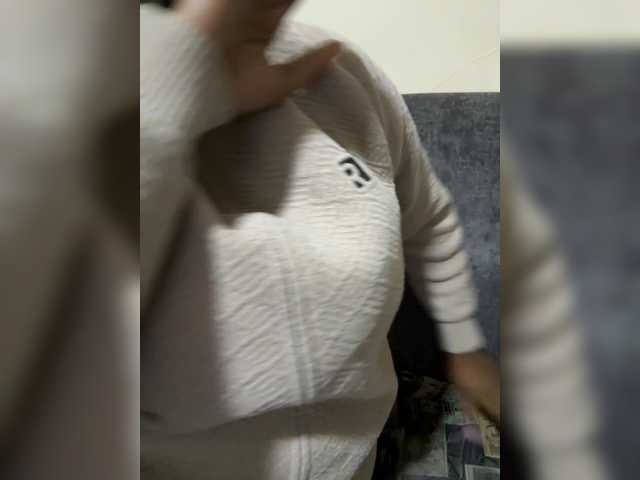 Curvy-maxy9's BongaCams show and profile