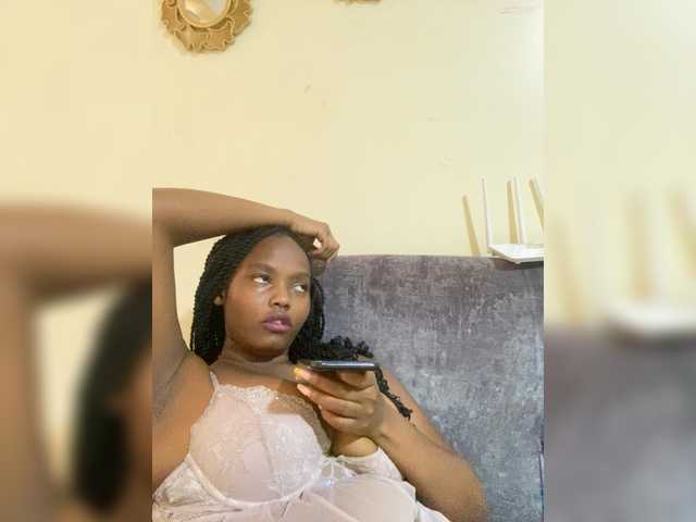 Curvy-maxy9's BongaCams show and profile