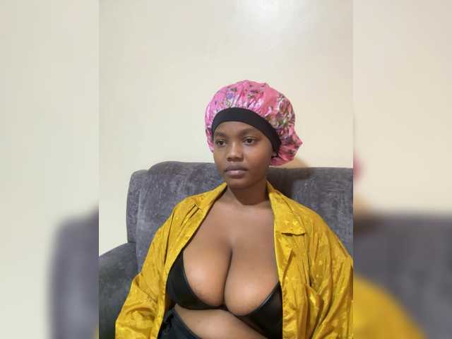 Curvy-maxy9's BongaCams show and profile