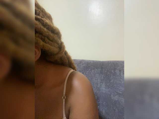 Curvy-maxy9's BongaCams show and profile