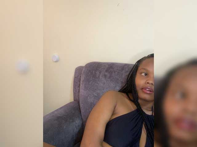 Curvy-maxy9's BongaCams show and profile