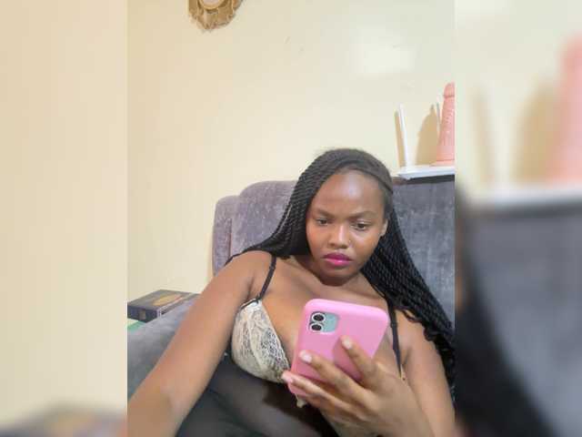 Curvy-maxy9's BongaCams show and profile