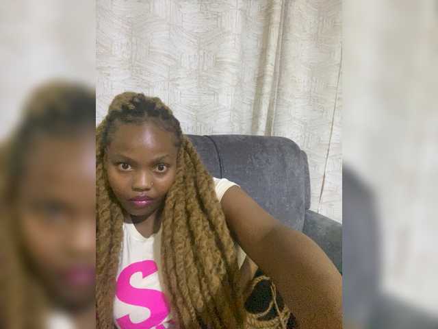 Curvy-maxy9's BongaCams show and profile