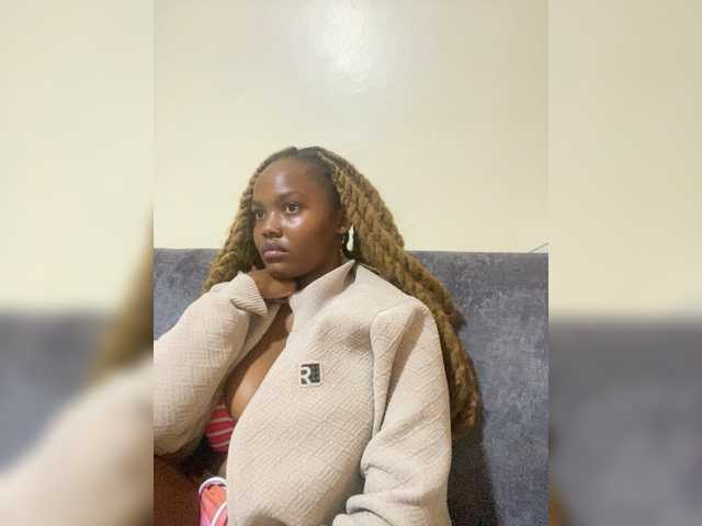 Curvy-maxy9's BongaCams show and profile