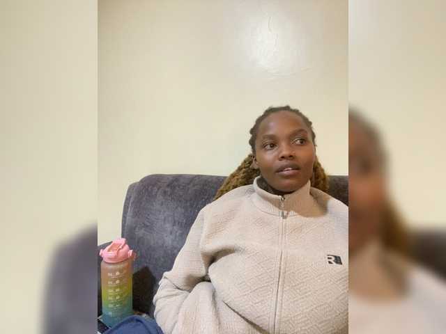 Curvy-maxy9's BongaCams show and profile