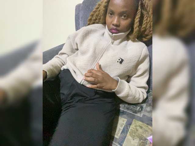 Curvy-maxy9's BongaCams show and profile