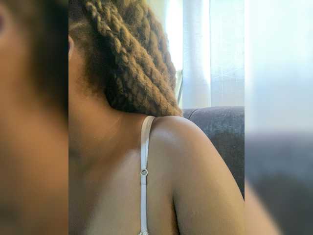 Curvy-maxy9's BongaCams show and profile