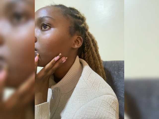 Curvy-maxy9's BongaCams show and profile