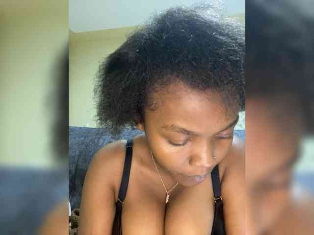 Curvy-maxy9 webcam