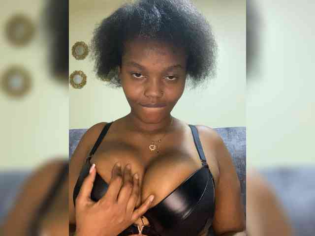 Curvy-maxy9 webcam