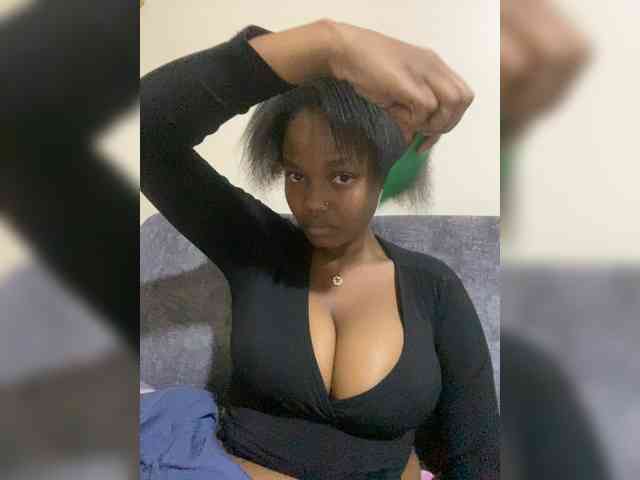 Curvy-maxy9 webcam