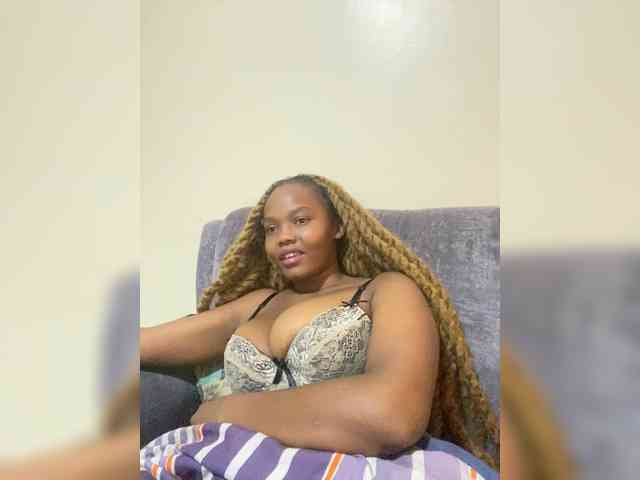 Curvy-maxy9 webcam