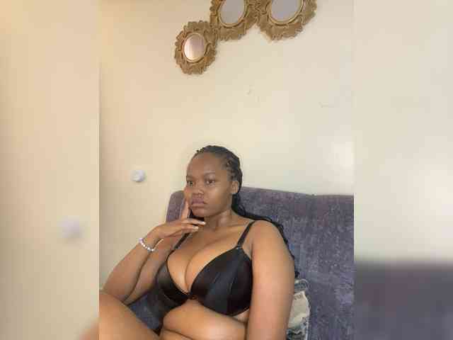 Curvy-maxy9 webcam