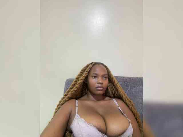 Curvy-maxy9 webcam