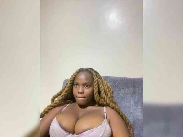 Curvy-maxy9 webcam