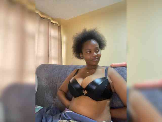 Curvy-maxy9 webcam