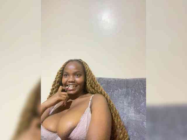 Curvy-maxy9 webcam