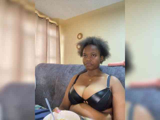 Curvy-maxy9 webcam