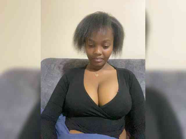 Curvy-maxy9 webcam