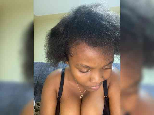 Curvy-maxy9 webcam