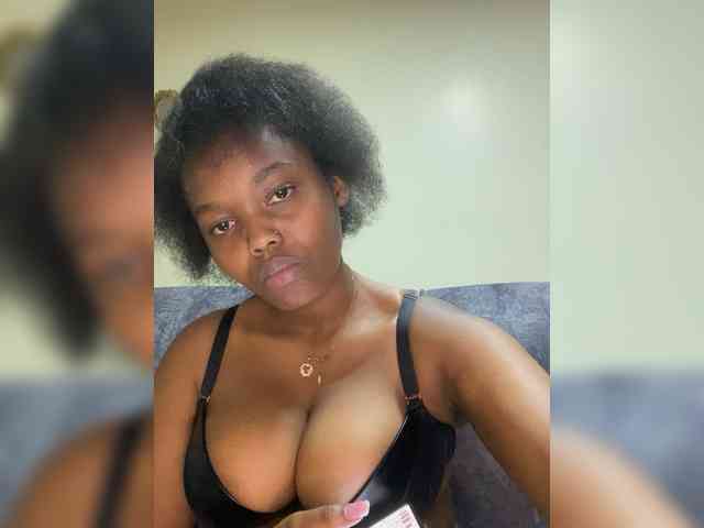 Curvy-maxy9 webcam