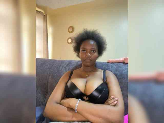 Curvy-maxy9 webcam