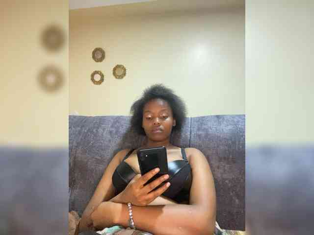 Curvy-maxy9 webcam