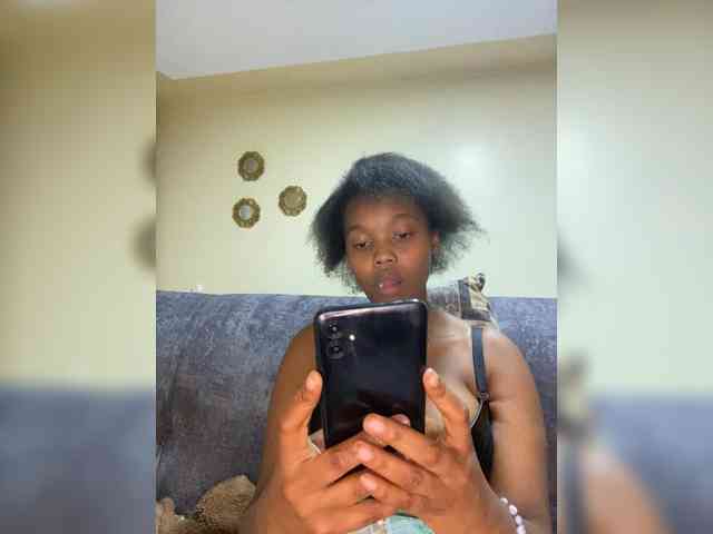 Curvy-maxy9 webcam