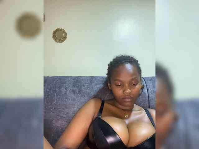 Curvy-maxy9