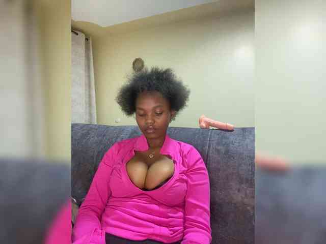 Curvy-maxy9 webcam