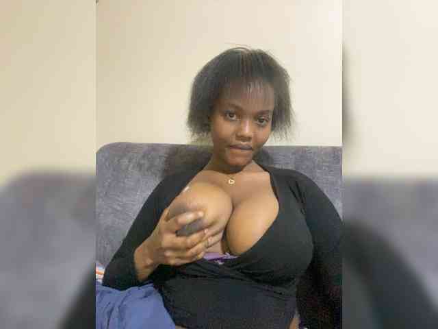 Curvy-maxy9 webcam