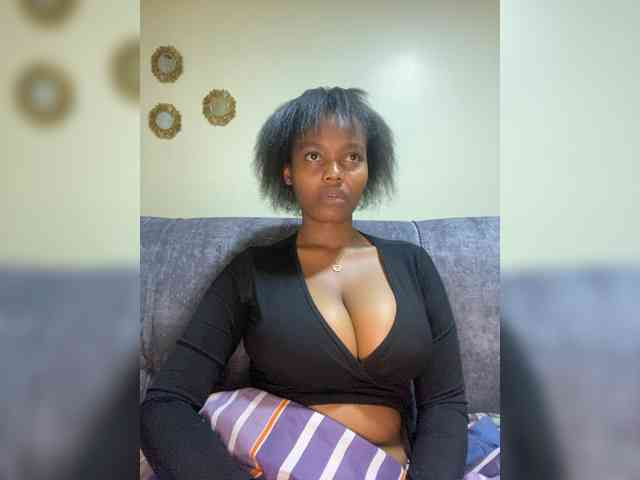Curvy-maxy9 webcam