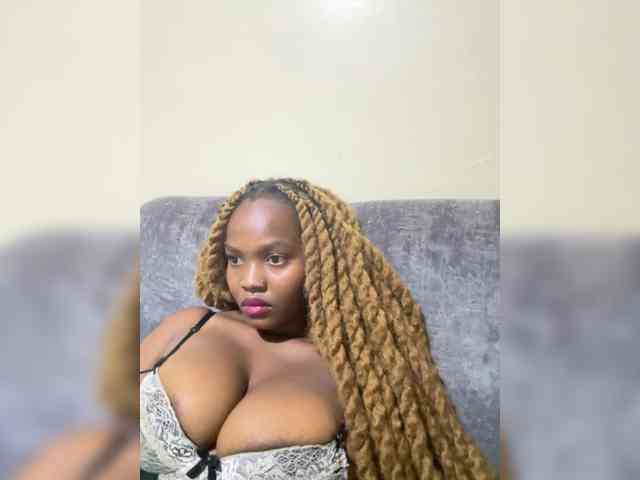 Curvy-maxy9 Live Webcam on BongaCams