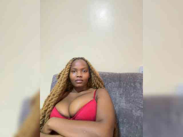 Curvy-maxy9 webcam