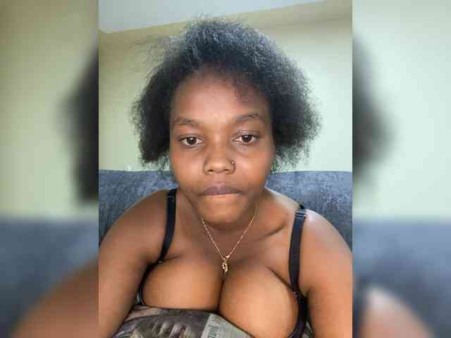 Curvy-maxy9 webcam