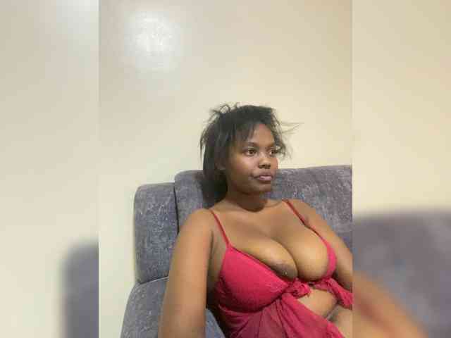 Curvy-maxy9 webcam