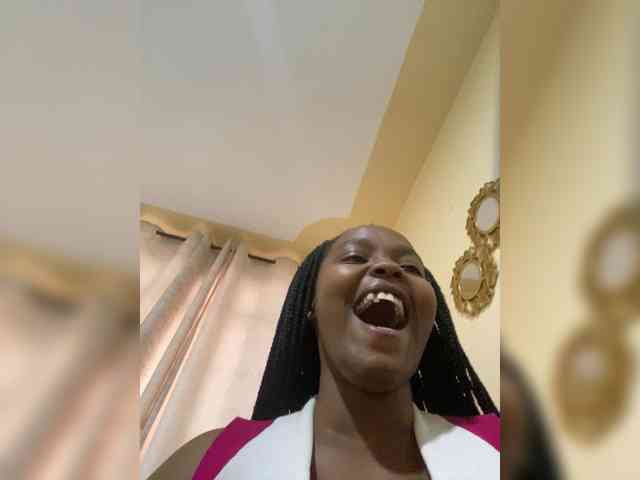 Curvy-maxy9 Live Webcam on BongaCams