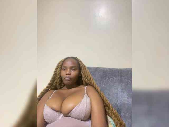Curvy-maxy9 webcam