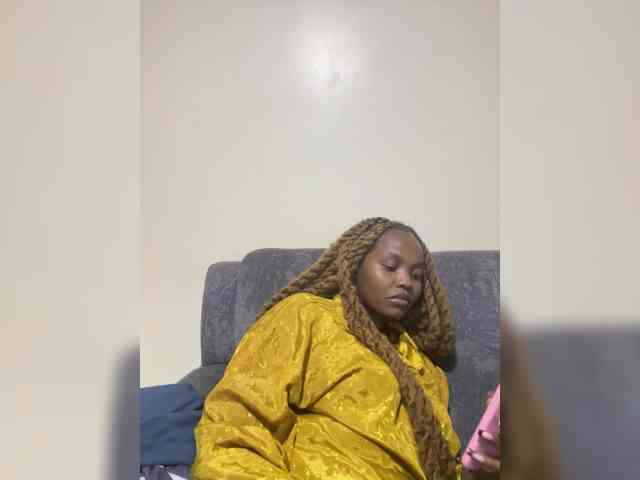 Curvy-maxy9 Live Webcam on BongaCams