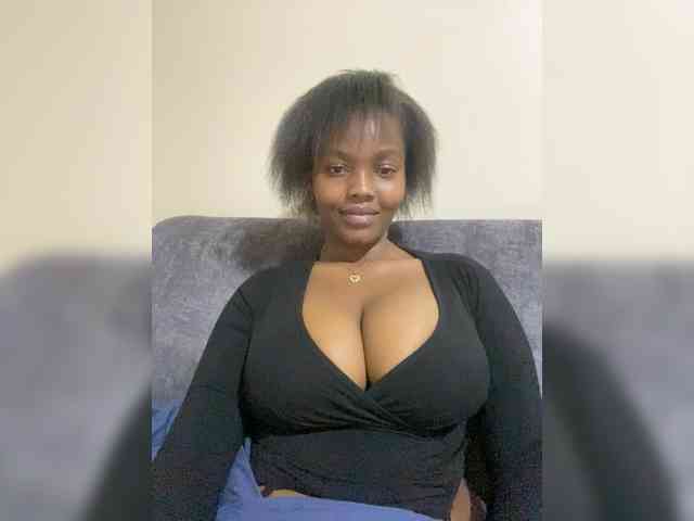 Curvy-maxy9 webcam