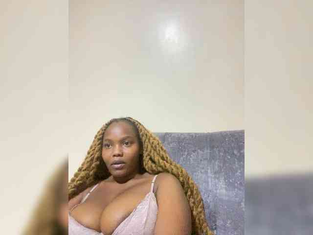 Curvy-maxy9 webcam