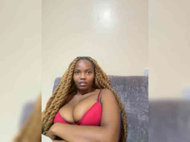 Curvy-maxy9 webcam