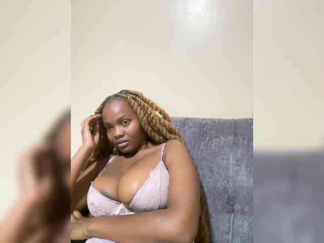 Curvy-maxy9 webcam