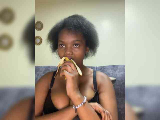 Curvy-maxy9 webcam