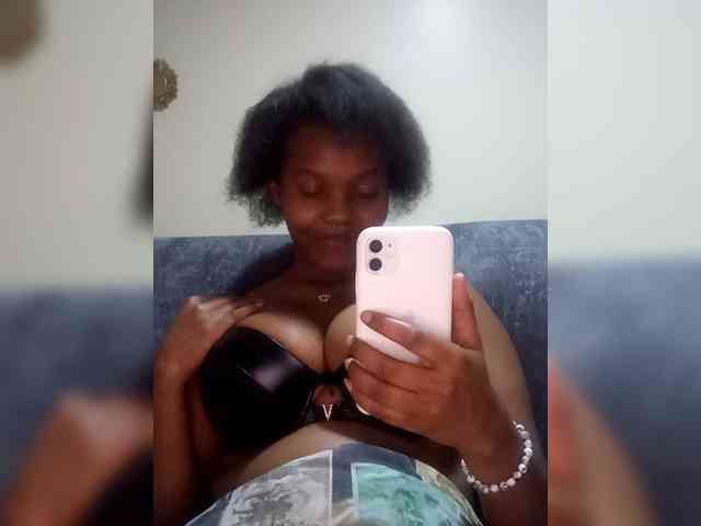 Curvy-maxy9 webcam
