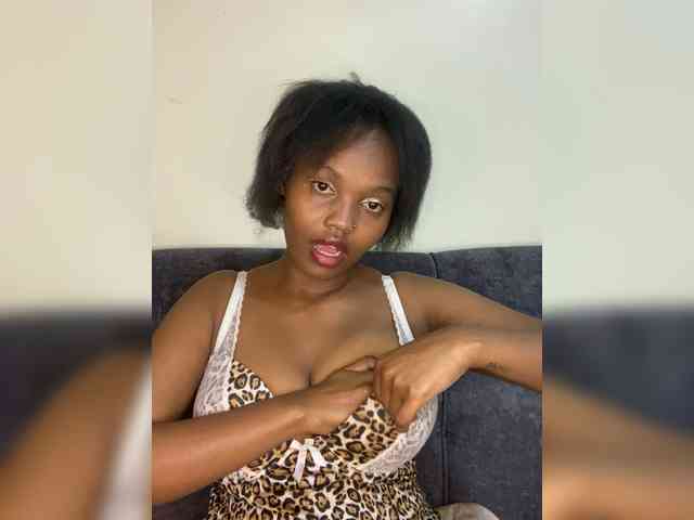 Curvy-maxy9 Live Webcam on BongaCams