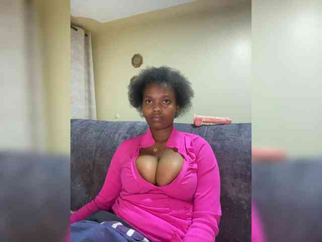 Curvy-maxy9 webcam