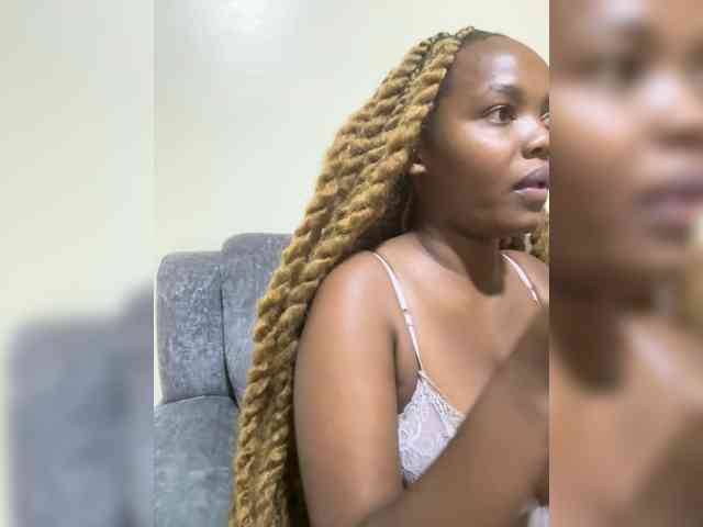 Curvy-maxy9 Live Webcam on BongaCams