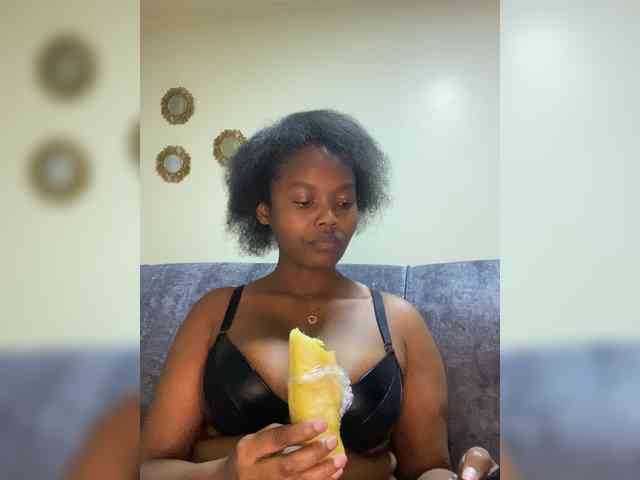 Curvy-maxy9 webcam